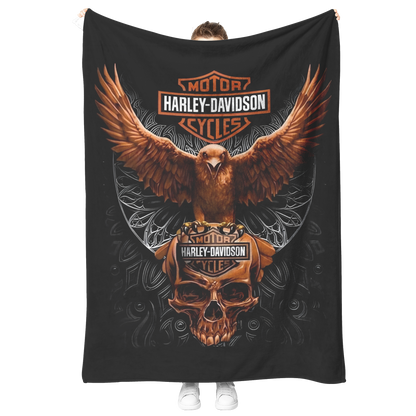 Harley_Davidson_Majestic_Eagle_Winged_Fl_V_Blanket_Model_Mockup.png_15666746