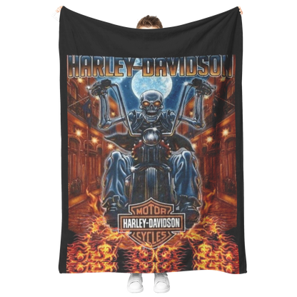 Harley_Davidson_Rustic_Skull_Velveteen_P_V_Blanket_Model_Mockup.png_15430277