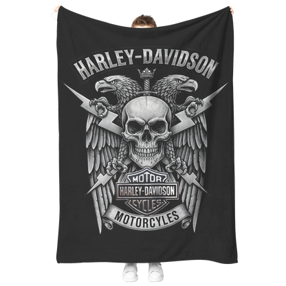 Harley_Davidson_Unleash_the_Legend_Soft__V_Blanket_Model_Mockup.png_15309085