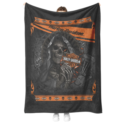 Reapers_Ride_Harley_Davidson_Velveteen__V_Blanket_Model_Mockup.png_15339180